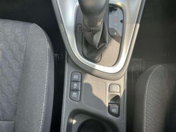 Toyota Yaris 1.5 Hybrid Design 5dr CVT