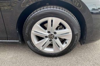 Volkswagen Golf 2.0 TDI Life 5dr DSG