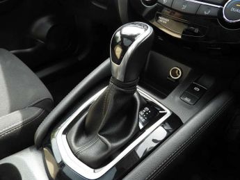 Nissan Qashqai 1.3 DiG-T 160 N-Connecta 5dr DCT