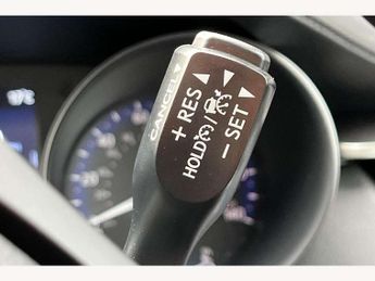 Toyota C-HR 2.0 Hybrid Design 5dr CVT