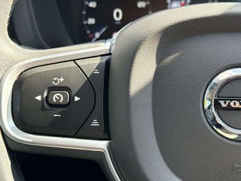 Volvo XC60 2.0 B5P [250] Momentum 5dr Geartronic