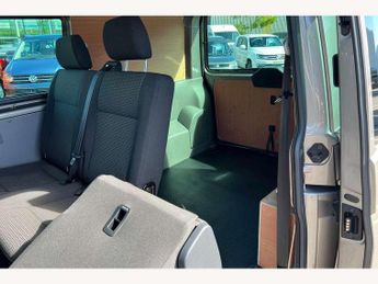 Volkswagen Transporter 2.0 TDI 150 Highline Kombi Van DSG