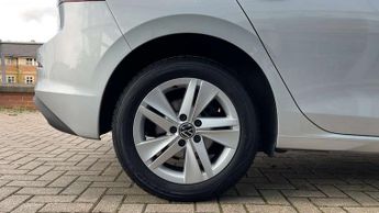 Volkswagen Golf 2.0 TDI Life 5dr DSG