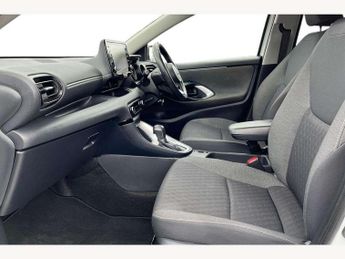 Toyota Yaris 1.5 Hybrid Design 5dr CVT