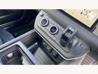 Land Rover Defender 3.0 D250 X-Dynamic SE 110 5dr Auto