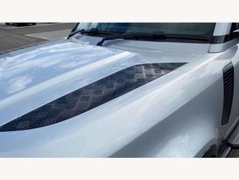 Land Rover Defender 3.0 D250 X-Dynamic SE 110 5dr Auto