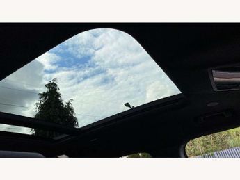 Land Rover Defender 3.0 D250 X-Dynamic SE 110 5dr Auto