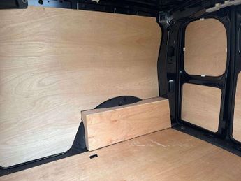 Volkswagen Caddy 2.0 TDI 122PS Commerce Plus Van DSG