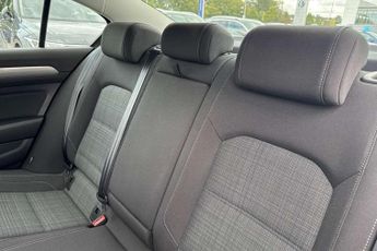 Volkswagen Passat 2.0 TDI EVO SCR SE Nav 4dr DSG