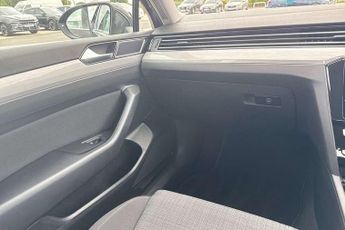 Volkswagen Passat 2.0 TDI EVO SCR SE Nav 4dr DSG