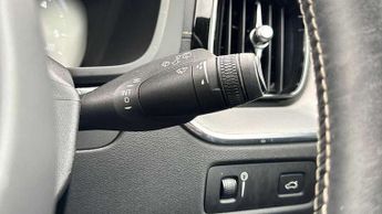 Volvo XC60 2.0 B4D R DESIGN Pro 5dr AWD Geartronic