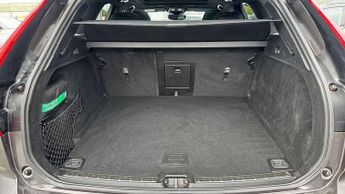 Volvo XC60 2.0 B5P R DESIGN 5dr AWD Geartronic
