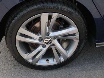 Volkswagen Golf 1.5 eTSI 150 R-Line 5dr DSG