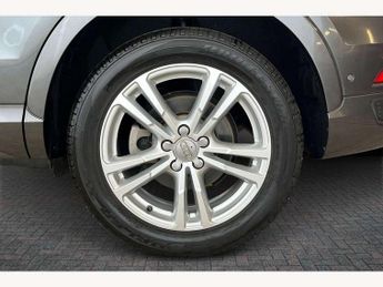 Audi Q3 2.0T FSI Quattro S Line 5dr S Tronic