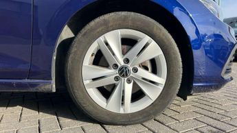 Volkswagen Golf 2.0 TDI Life 5dr DSG