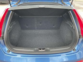 Volvo V40 T2 [122] R DESIGN Pro 5dr Geartronic