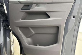 Volkswagen Transporter 2.0 TDI 150 Highline Kombi Van DSG