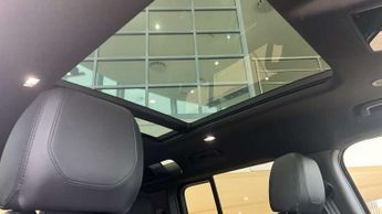 Land Rover Defender 3.0 D250 X-Dynamic SE 110 5dr Auto