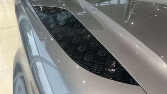 Land Rover Defender 3.0 D250 X-Dynamic SE 110 5dr Auto