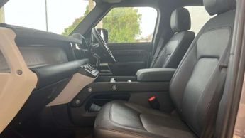 Land Rover Defender 3.0 D250 X-Dynamic SE 110 5dr Auto