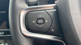 Volvo XC40 2.0 B4P Plus Dark 5dr AWD Auto