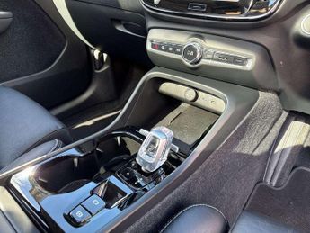 Volvo XC40 2.0 B4P Ultimate Dark 5dr Auto