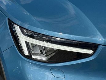 Volvo XC40 2.0 B4P Ultimate Dark 5dr Auto