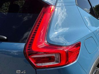 Volvo XC40 2.0 B4P Ultimate Dark 5dr Auto