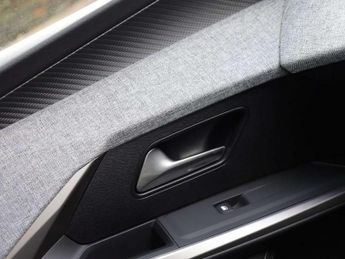 Peugeot 3008 1.2 Hybrid 136 Allure 5dr e-DSC6