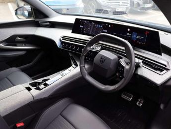 Peugeot 3008 1.2 Hybrid 136 Allure 5dr e-DSC6