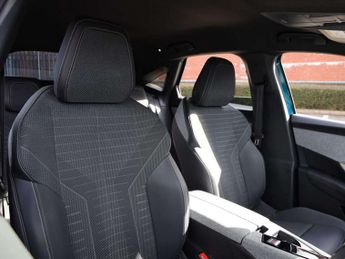 Peugeot 3008 1.2 Hybrid 136 Allure 5dr e-DSC6