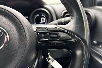 Toyota Yaris 1.5 Hybrid Design 5dr CVT
