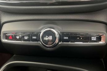 Volvo XC40 1.5 T3 [163] R DESIGN 5dr Geartronic
