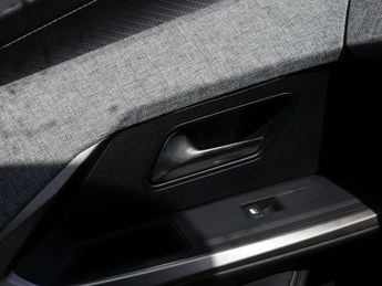 Peugeot 3008 1.2 Hybrid 136 Allure 5dr e-DSC6
