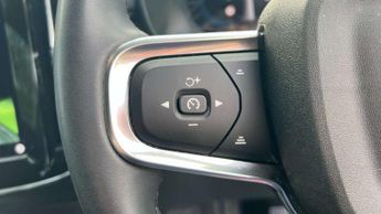 Volvo XC40 2.0 B3P Plus Dark 5dr Auto