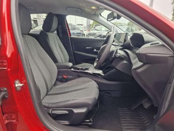 Peugeot 208 1.2 Hybrid 100 Allure 5dr e-DSC6