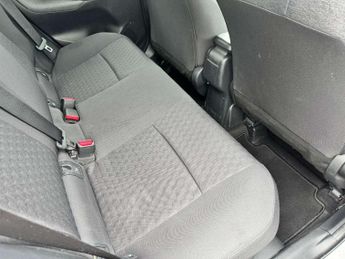 Toyota Yaris 1.5 Hybrid Design 5dr CVT