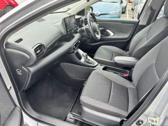 Toyota Yaris 1.5 Hybrid Design 5dr CVT