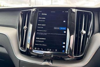 Volvo XC60 2.0 B4P Plus Dark 5dr Geartronic