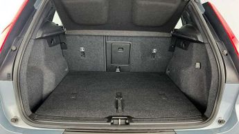 Volvo XC40 2.0 B3P Plus Dark 5dr Auto