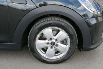 MINI Hatchback 5dr 1.5 Cooper Classic 5dr Auto [Comfort/Nav Pack]