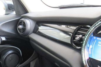 MINI Hatchback 5dr 1.5 Cooper Classic 5dr Auto [Comfort/Nav Pack]