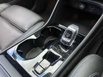 Volvo XC40 2.0 B4P Inscription 5dr AWD Auto