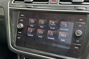 Volkswagen Tiguan 2.0 TSi 230 4Motion SEL 5dr DSG