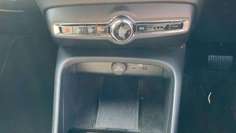 Volvo XC40 2.0 B3P Plus Dark 5dr Auto