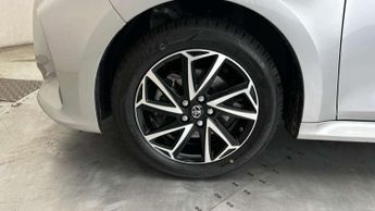 Toyota Yaris 1.5 Hybrid Design 5dr CVT