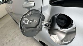 Toyota Yaris 1.5 Hybrid Design 5dr CVT