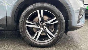 Volvo XC40 2.0 B3P Plus Dark 5dr Auto