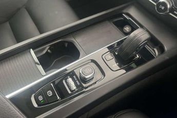 Volvo XC60 2.0 B5P [250] Momentum 5dr Geartronic