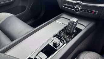 Volvo XC60 2.0 B5P R DESIGN 5dr AWD Geartronic